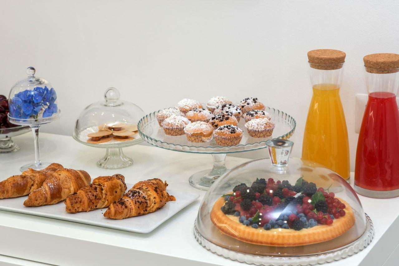 A Un Passo Dal Mare Bed & Breakfast Весте Екстериор снимка